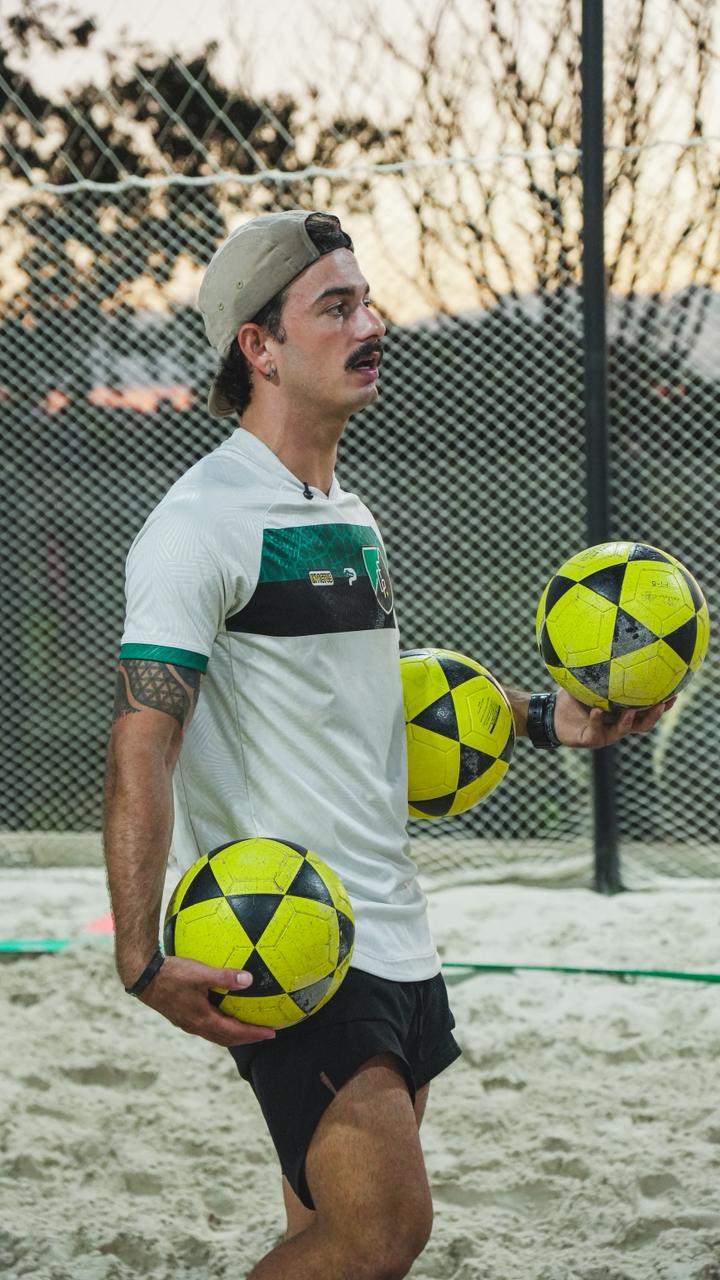 Treino de futevôlei